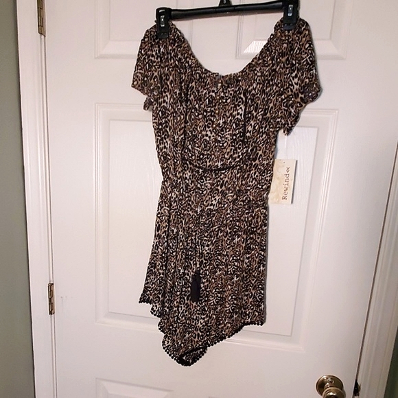 NWT Rewind Off-The-Shoulder Romper in Sandstorm - Picture 2 of 7